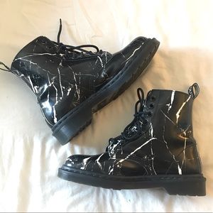 EUC BLACK & WHITE MARBLE PASCAL DOC MARTENS